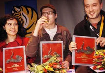 Лауреаты Роттердамского кинофестиваля. Илья Хржановский в центре. Фото с сайта кинофестиваля