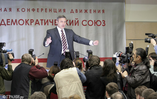 Я не завершаю карьеру, - заявил Касьянов в понедельник на презентации