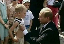 ВладимирПутин и мальчик Никита. Кадр RTVi