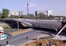 Обрушение моста в Екатеринбурге. Фото с сайта  е1.ru