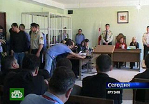 Российские офицеры в грузинском суде. Кадр НТВ
