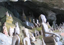 Пещерный храм Тысячи Будд Пак У. Фото Петра Колесицына