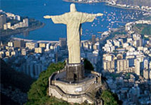 Статуя Христа Искупителя в бухте над Рио-де-Жанейро. Фото с сайта om.ru