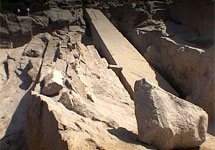 Асуанские каменоломни. Незаконченный обелиск. Фото с сайта www.revisedhistory.org/rus/read.aspx?m=135469
