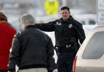 Полиция на месте происшествия в Колорадо . Фот АР