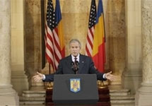 Джордж Буш на саммите НАТО в  Бухаресте. Фото АР
