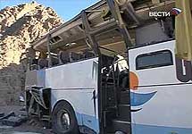 Разбившийся в Египте автобус. Кадр телеканала "Вести"
