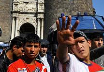 Нелегальные иммигранты в Италии. Фото Boston.Com