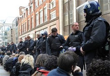 Полиция на саммите G20. Фото АР