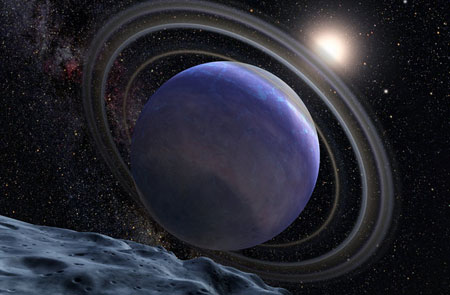 Так художник представляет себе вид гигантской планеты HR 8799b с одного из ее спутников. Эта планета теперь обнаружена в архивных снимках, сделанных камерой NICMOS "Хаббла". По своей массе она может в 7-10 раз превосходить Юпитер. Изображение: NASA, ESA, and G. Bacon (STScI)