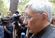 Олег Орлов идет на суд. Кадр "Грани-ТВ"
