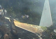 На месте крушения Boeing в Мангалоре. Кадр телеканала CNN-IBN