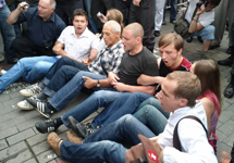 Сидячая забастовка на Триумфальной площади. Фото Каспаров.Ру