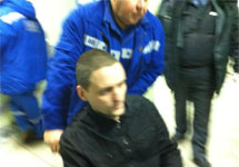 Удальцова госпитализируют из суда под конвоем. Фото из группы на Facebook "Спасите Удальцова"