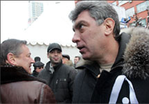 Борис Немцов на проспекте Сахарова. Фото Константина Рубахина