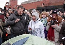 Чирикова, Ляскин и их палатка. Фото К.Рубахина/openaction.ru