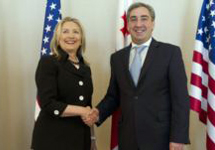 Хиллари Клинтон и Михаил Саакашвили. Фото с сайта svobodanews.ru