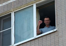 Алексей Навальный во время обыска. Фото Рустема Адагамова