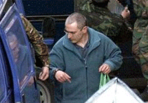 Ходорковского увозят из суда 19.03.2004. Фото: khodorkovsky.ru