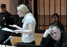 Ирина Хрунова и Надежда Толоконникова на суде по УДО. Фото Л.Барковой/Грани.Ру