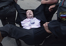 Задержание Николая Алексеева, 27 мая 2012. Фото Юрия Тимофеева