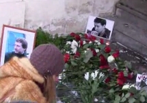 Возложение цветов на месте гибели Бабуровой и Маркелова. Кадр Грани-ТВ