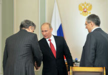 Кулистиков и Добродеев с Путиным. Фото: premier.gov.ru