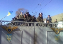 Украинские военные на базе в Новофедоровке. Март 2014 года. Фото: Facebook/EvromaidanSOS