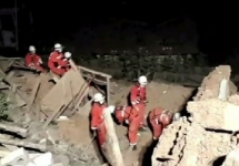 Спасательные работы на месте землетрясения в Китае. Кадр Би-Би-Си