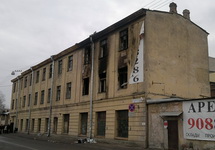 Общежитие для мигрантов в Петербурге после поджога. Фото: fontanka.ru