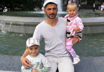 Решат Аметов с детьми. Фото: qha.com.ua