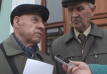 Николай Бакинов (слева) и Владимир Дмецов. Кадр видео с youtube-канала stolica onego