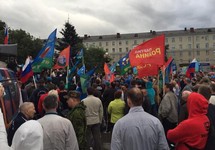 Митинг в поддержку Олега Пономарева в Омске. Фото: @Vit_Ruvinsky