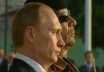 Владимир Путин и Муаммар Каддафи. Фото: kremlin.ru