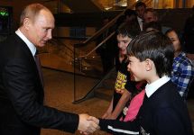 Владимир Путин и дети. Фото пресс-службы Кремля
