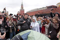 Евгения Чирикова и Николай Ляскин установили палатку. Фото Константина Рубахина/openaction.ru
