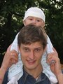 Ярослав Белоусов с сыном. Кадр со страницы Вконтакте