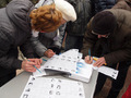 Участники митинга на Пушкинской пишут письма узникам Болотной